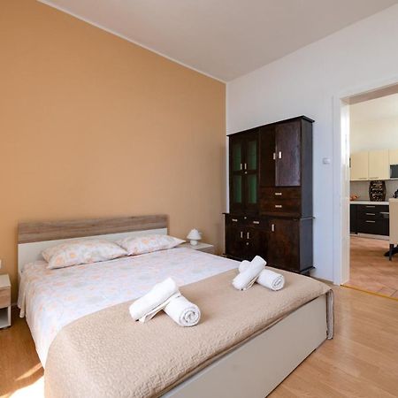 Koromačno Apartment Dobric מראה חיצוני תמונה