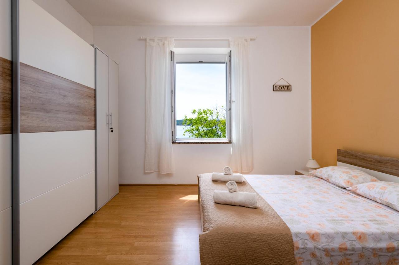 Koromačno Apartment Dobric מראה חיצוני תמונה