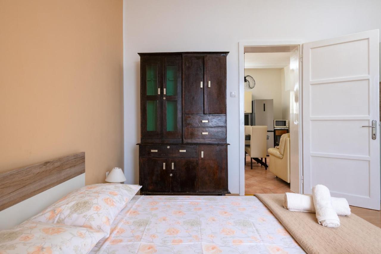 Koromačno Apartment Dobric מראה חיצוני תמונה
