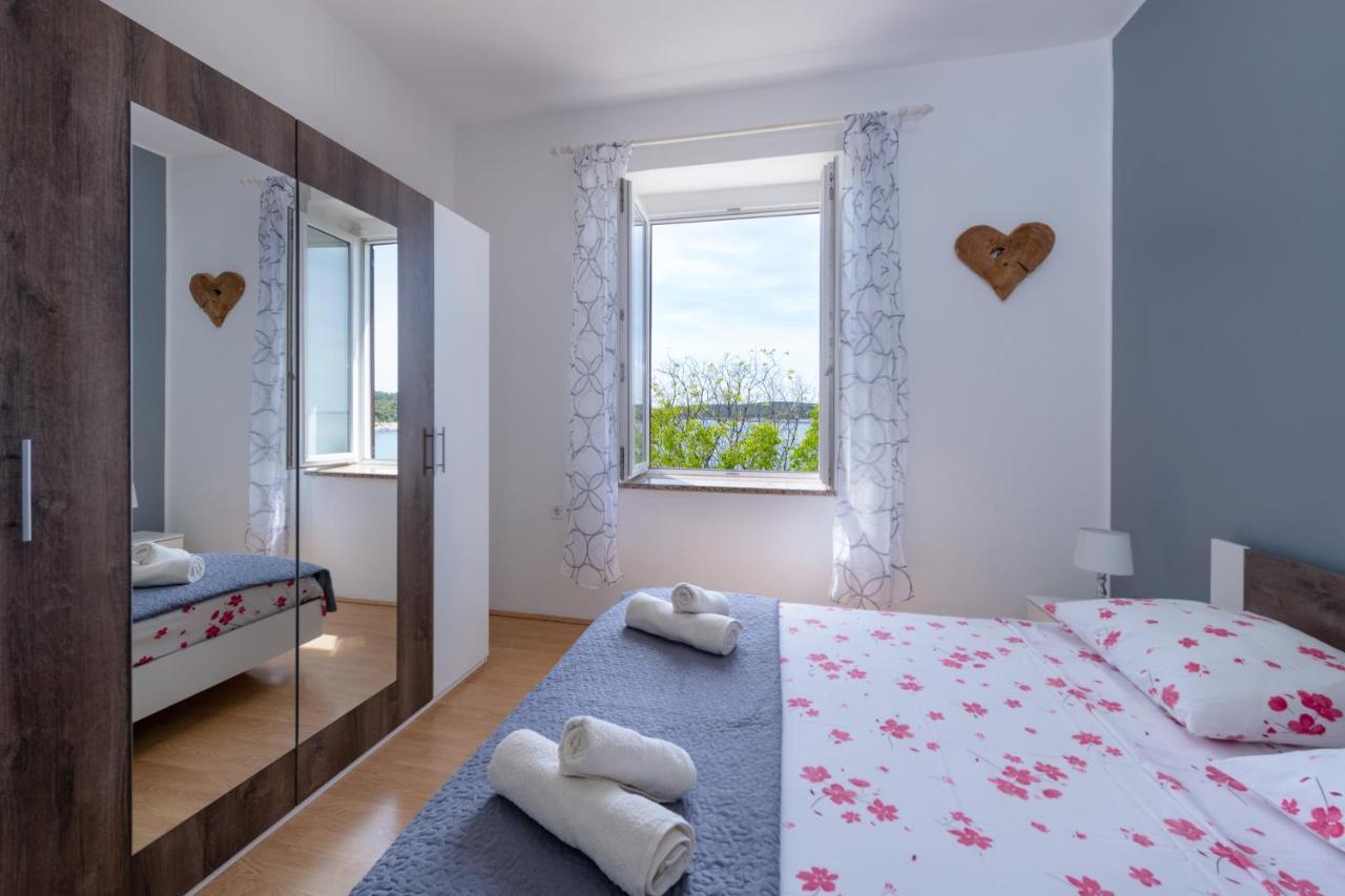Koromačno Apartment Dobric מראה חיצוני תמונה